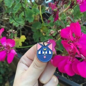Luna P Soft Enamel Pin – Chibi Moon Cat Design w/ Glow-in-the-Dark Moon 🌙